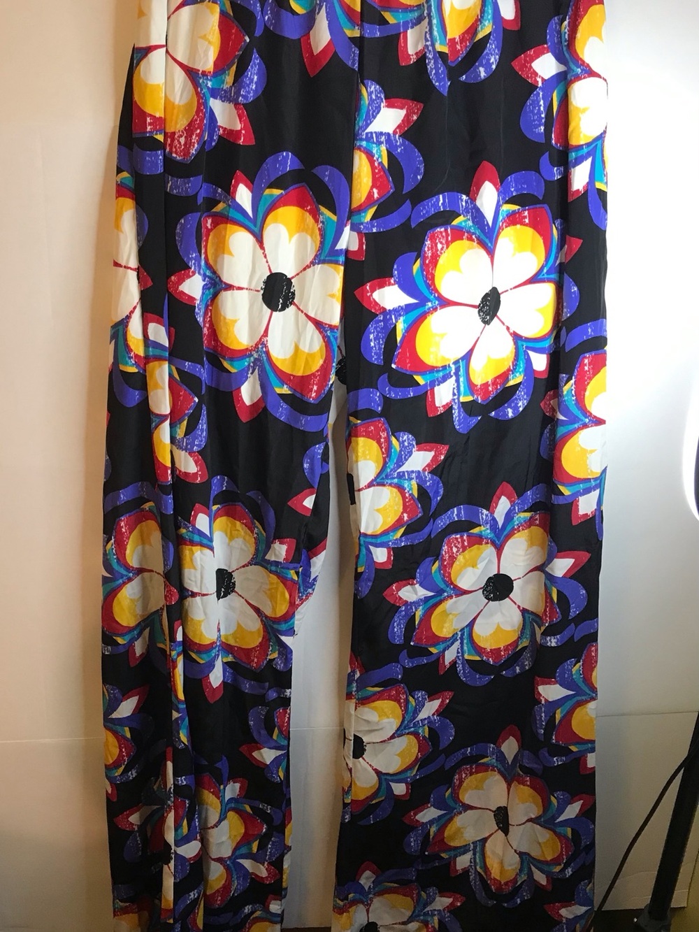Wide-Leg Floral Print Pants in Black
